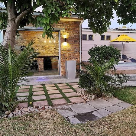 Cammy'S Guesthouse Kuils River ภายนอก รูปภาพ
