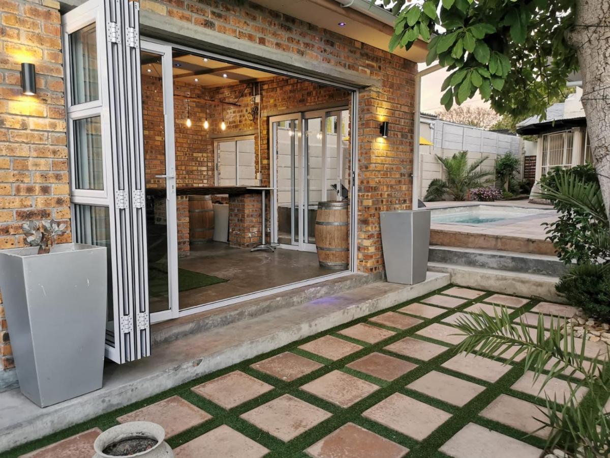 Cammy'S Guesthouse Kuils River ภายนอก รูปภาพ