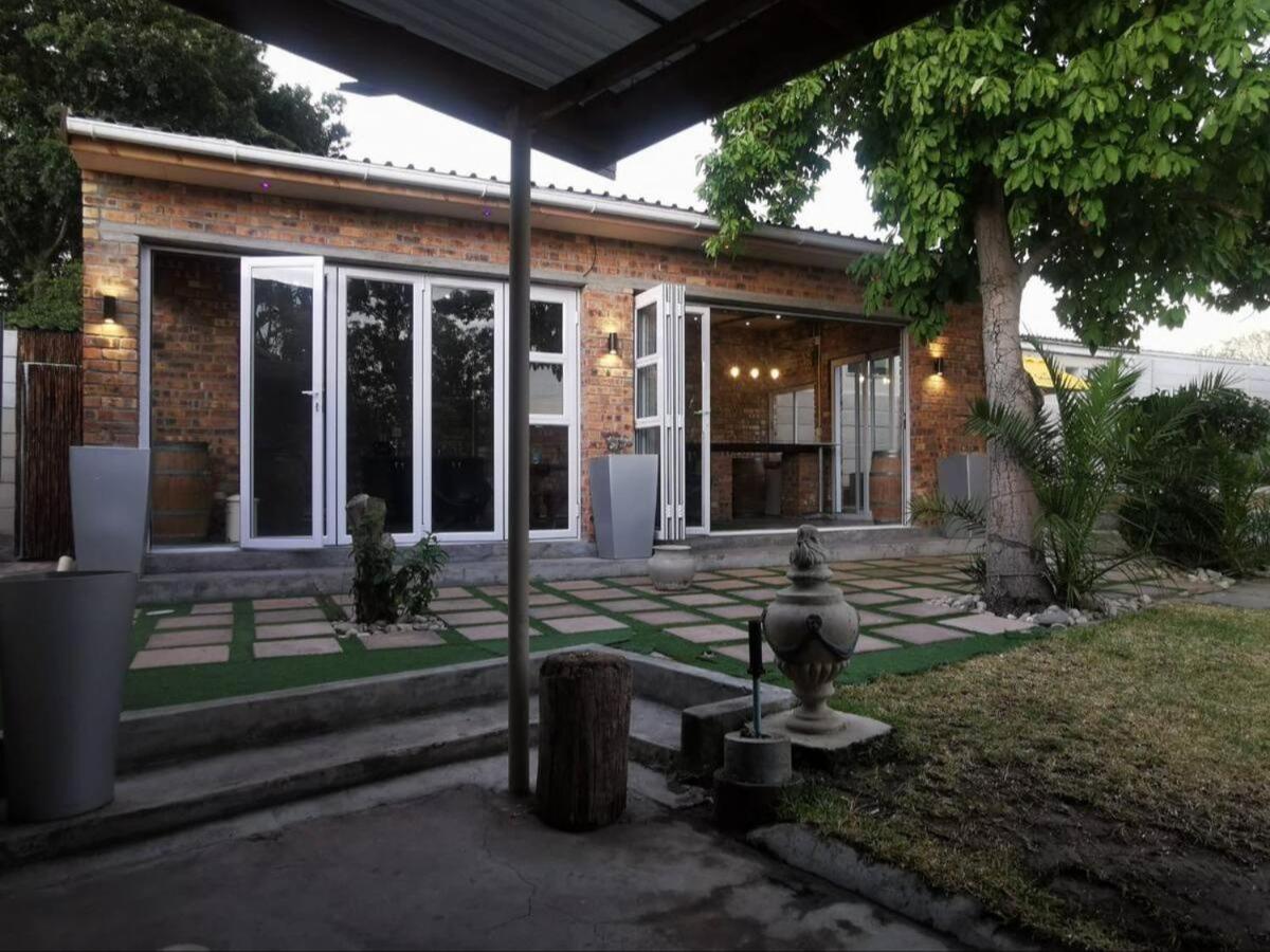 Cammy'S Guesthouse Kuils River ภายนอก รูปภาพ