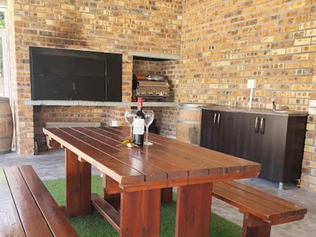 Cammy'S Guesthouse Kuils River ภายนอก รูปภาพ